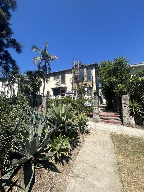 3731 Los Feliz Blvd – photo 1