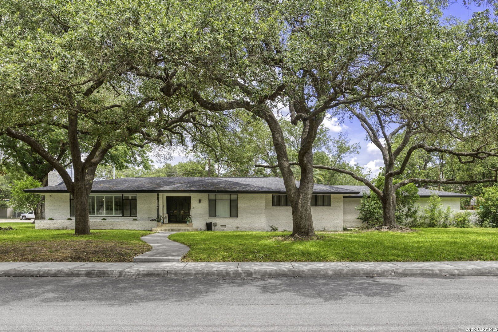 906 E CEDAR ST – photo 1
