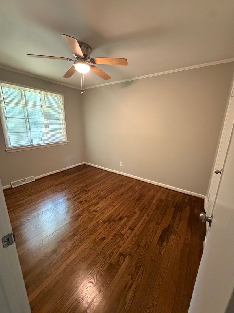 7 minutes away from Bank of America Stadium!! Move in Ready – photo 4