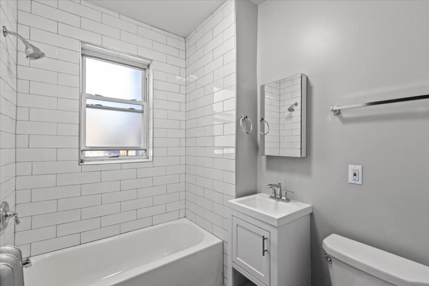 2520 W Belle Plaine Ave – photo 3