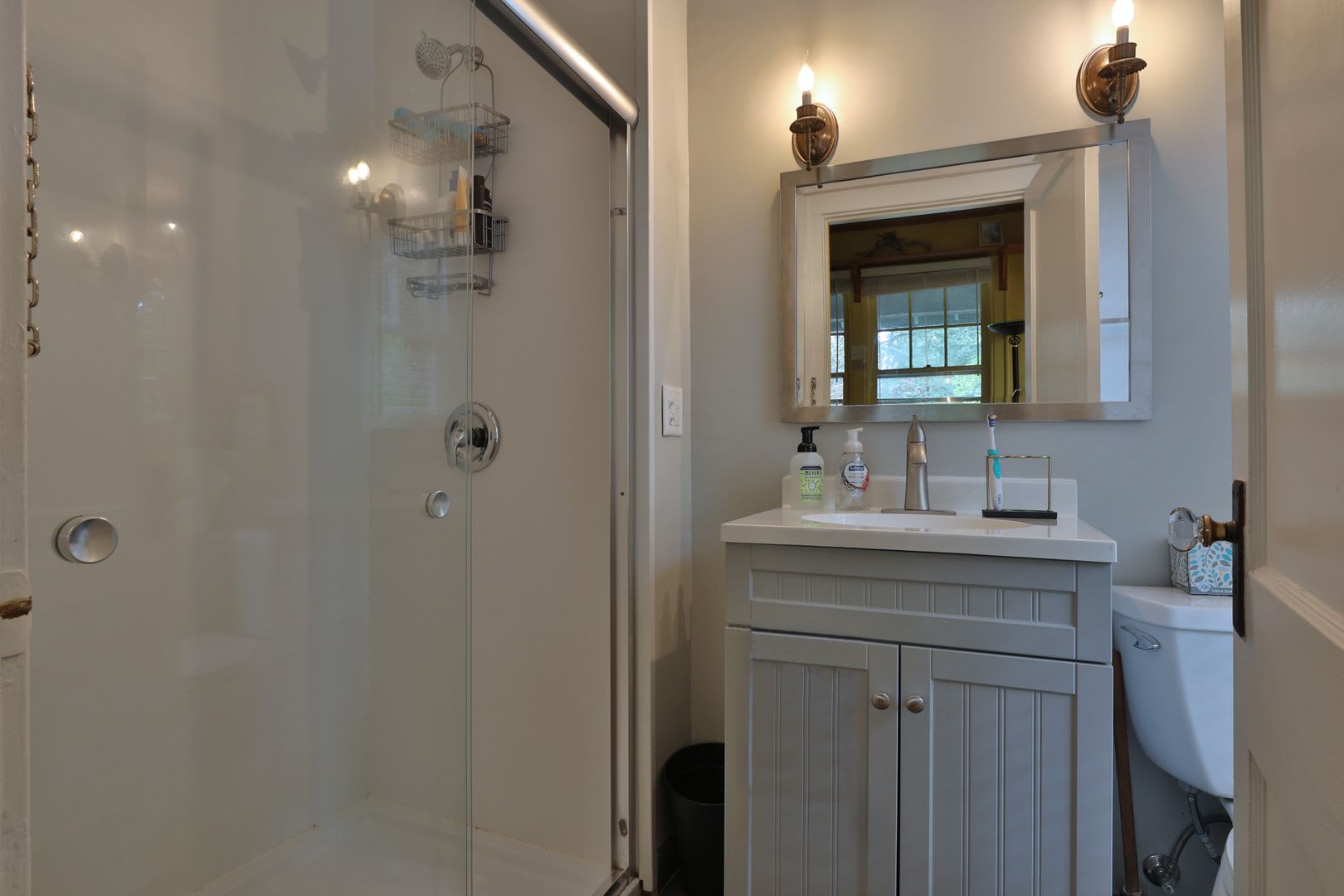 Highly Sought After OSU 6 Bedroom House Iuka Ravine with 2 new bathrooms and free off-street parking – photo 1