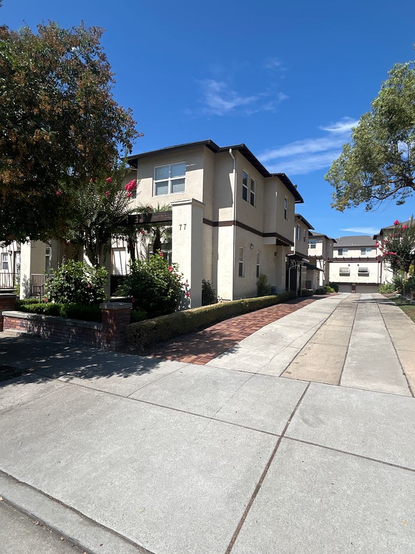 Spacious 2 Bedroom Condo In Prime Pasadena Area – photo 1