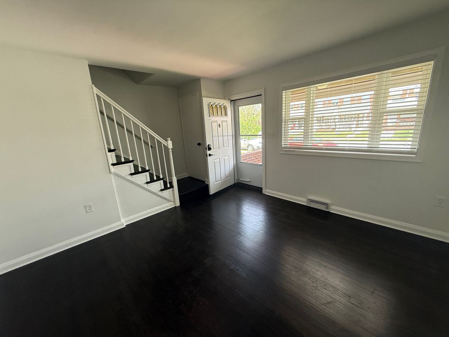 Stunning Renovated Home in Dundalk – photo 5