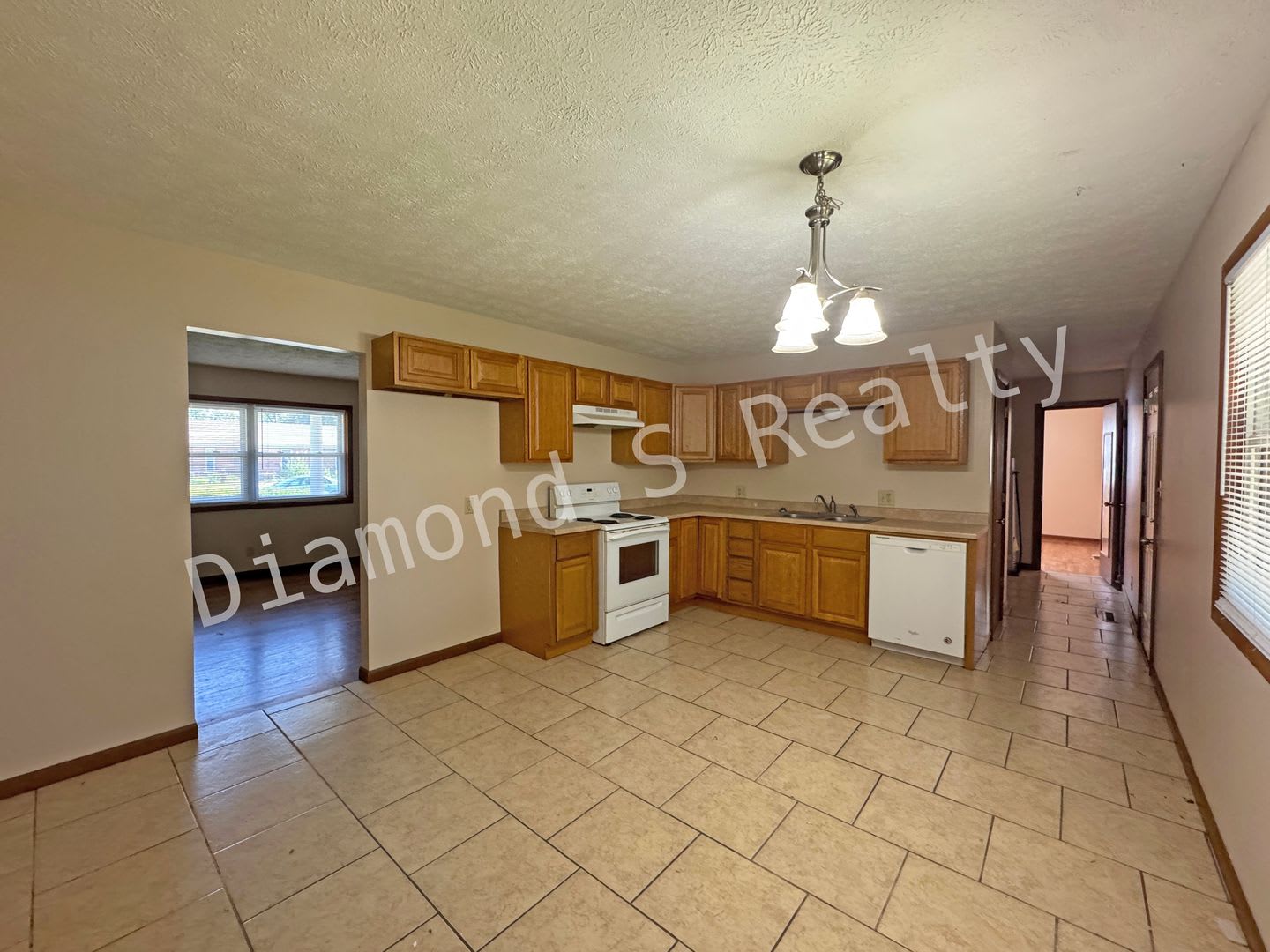 Charming 3 Bedroom Home Available Now – photo 4