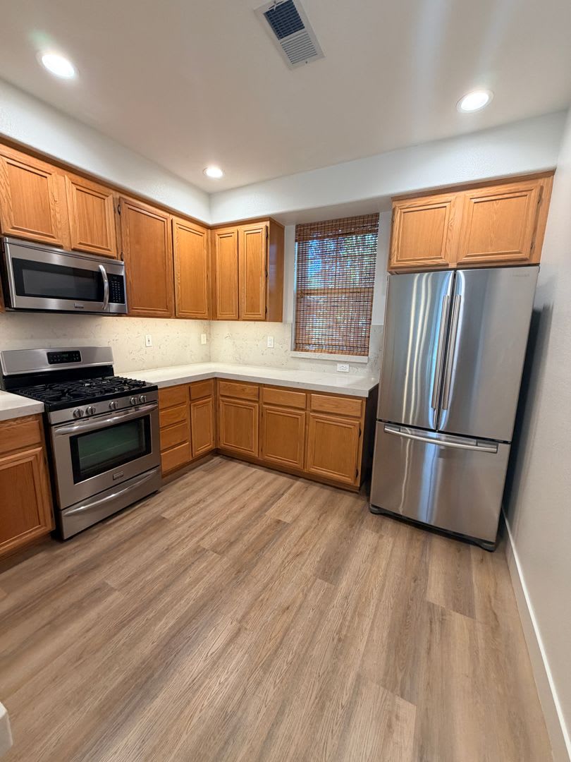Move in special $500 off 1st months rent – photo 5