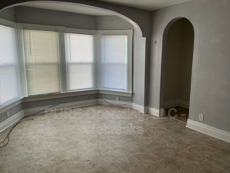 810 E Erie St – photo 5