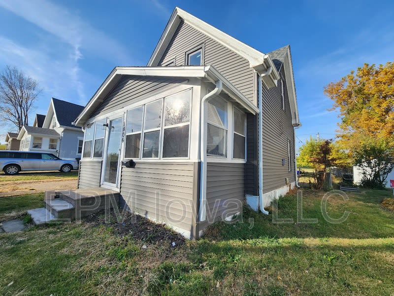 1806 M Street Southwest – photo 1