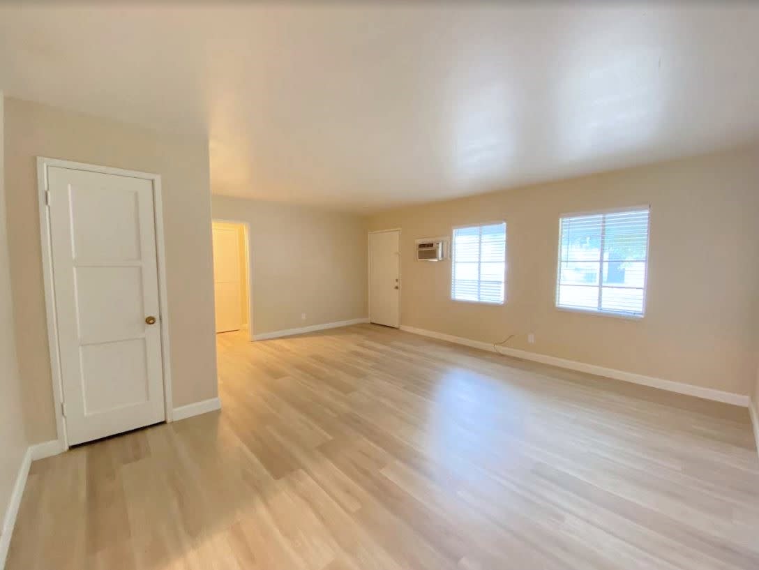 958 Barney St – photo 4