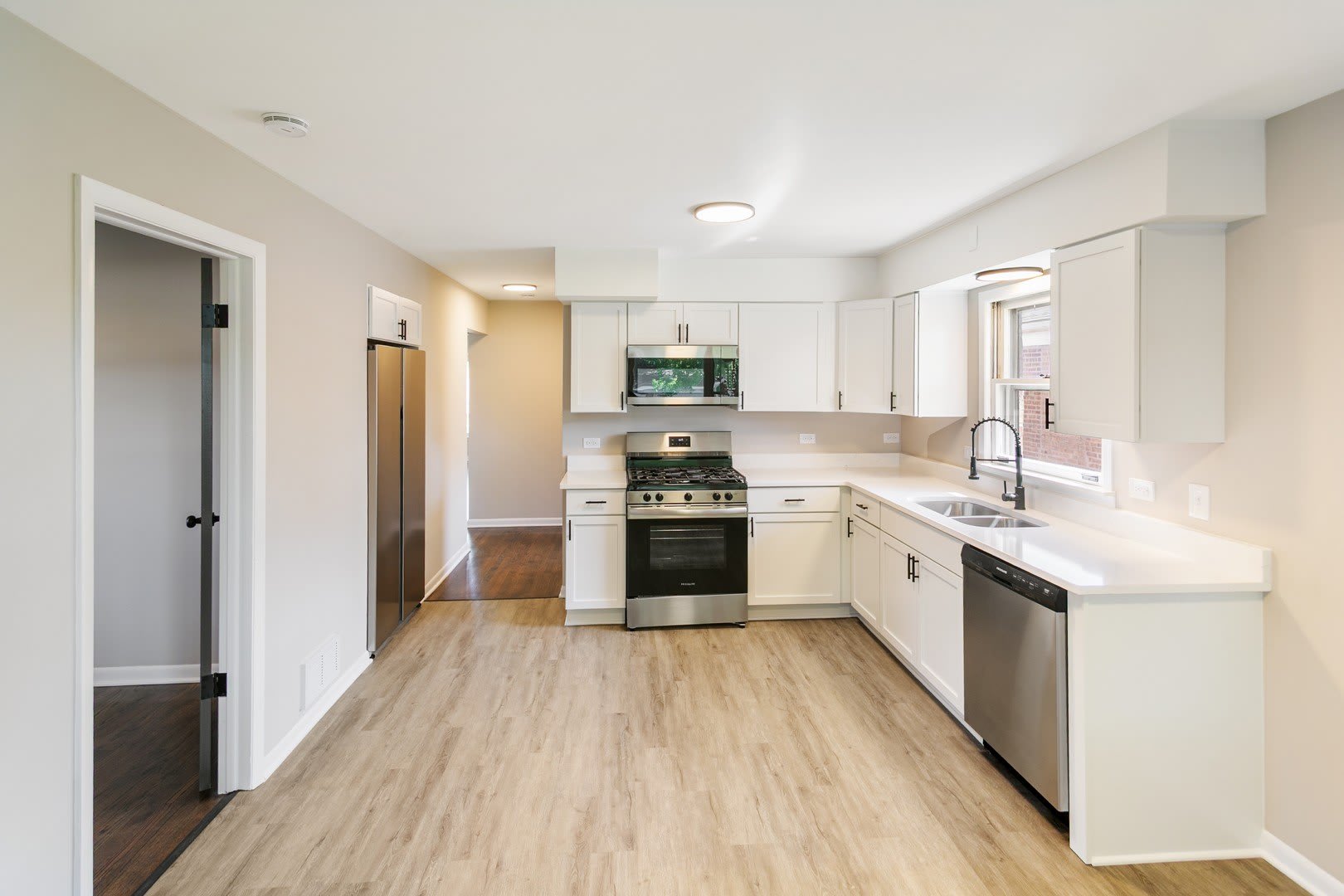 14214 Minerva Avenue – photo 4