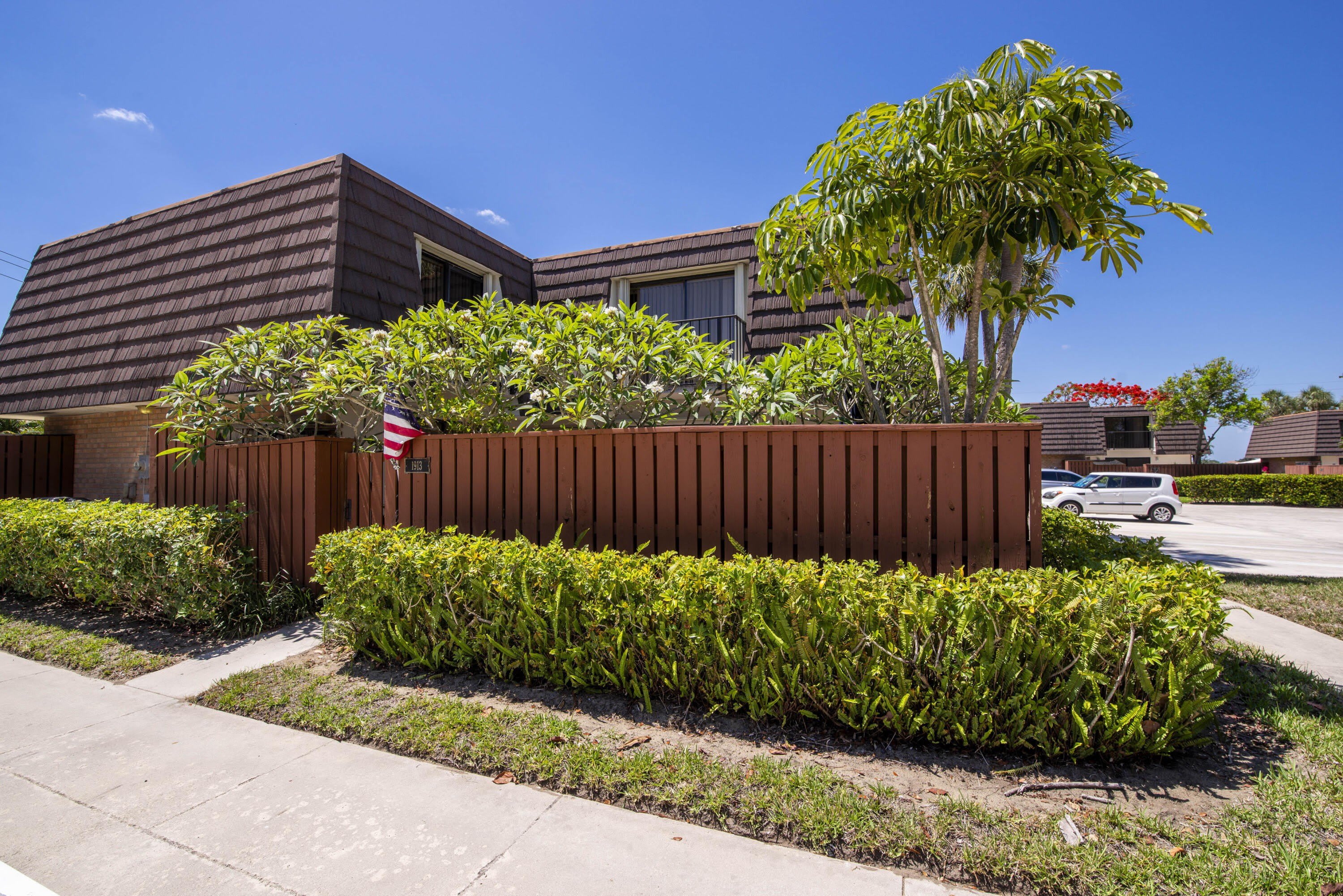 1913 19th Court – photo 1