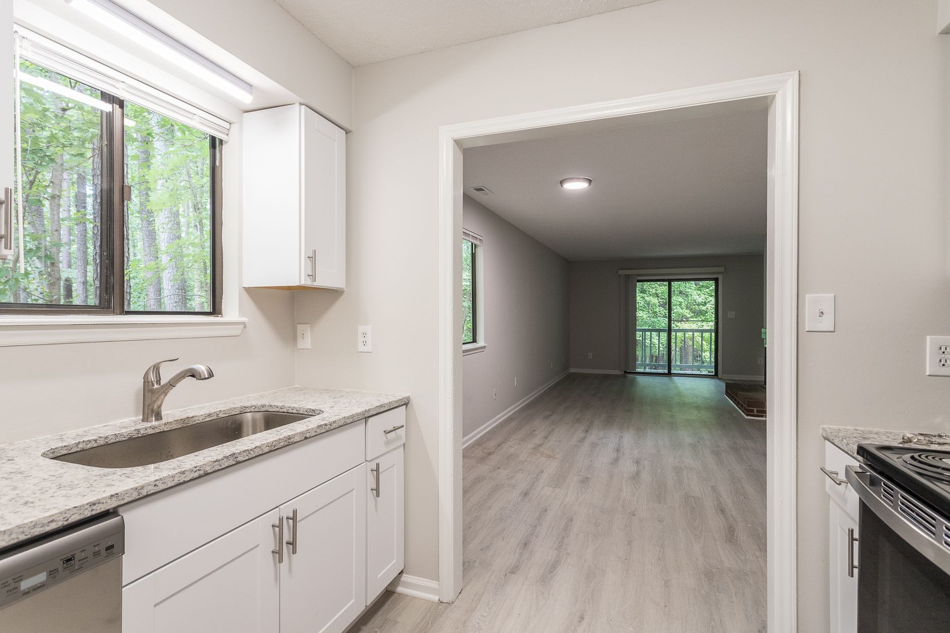916 Hearthridge Ct. – photo 2