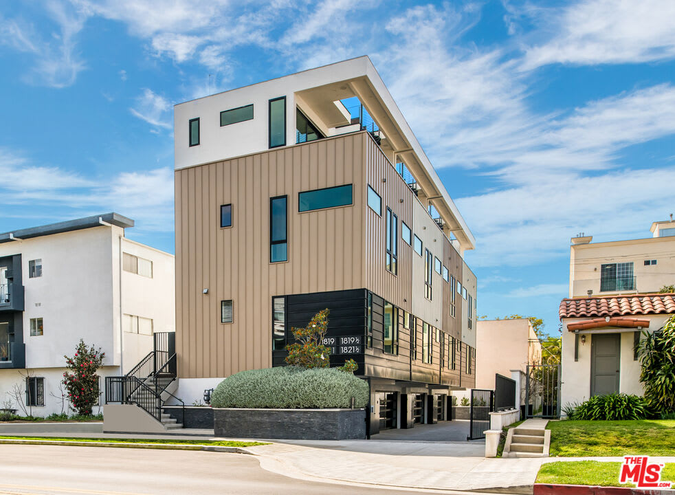 1819 1/2 Veteran Avenue – photo 1