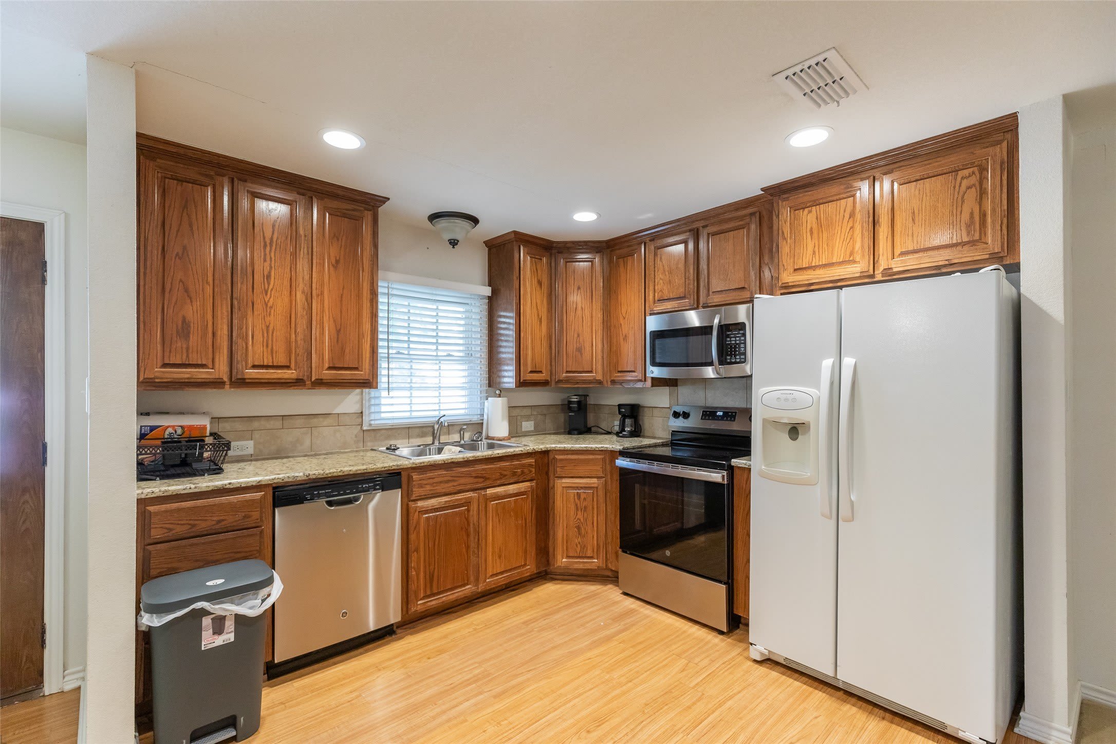 2650 Madison Avenue – photo 5