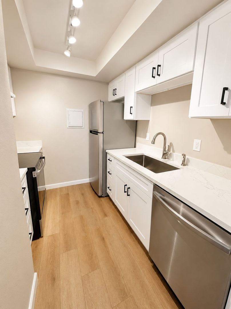 3bd/2ba Bellevue Condo – photo 2