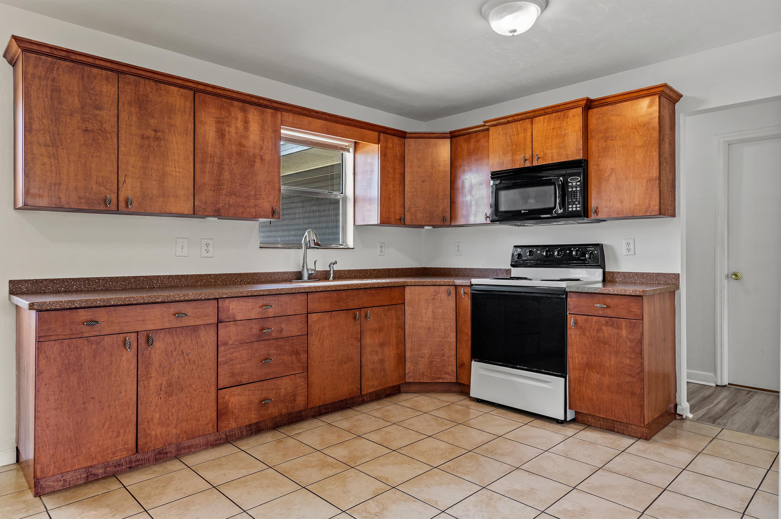 612 Santa Barbara Boulevard – photo 3