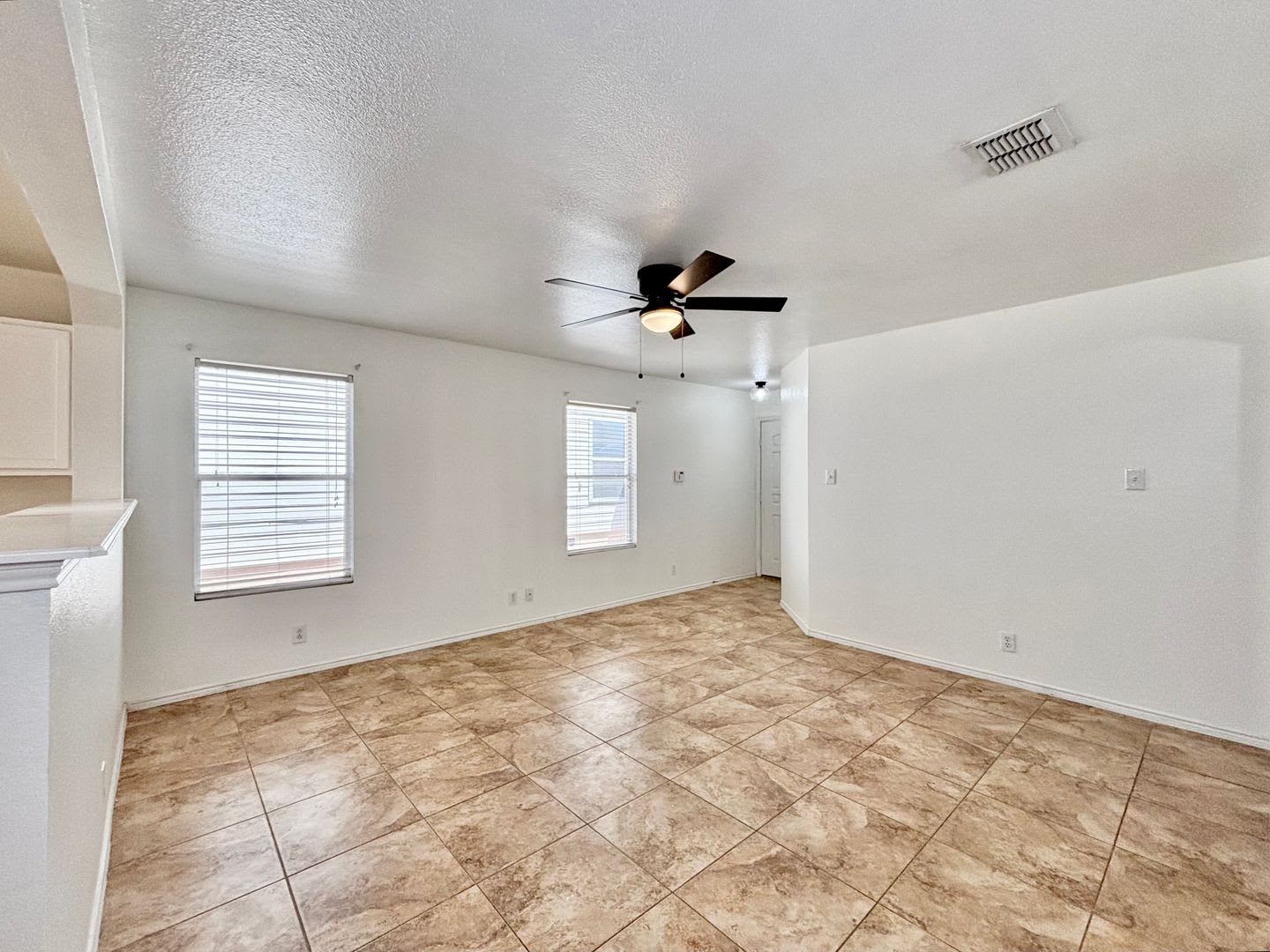 No Carpet! Charming 3-Bedroom Home in Bulverde Village – photo 3