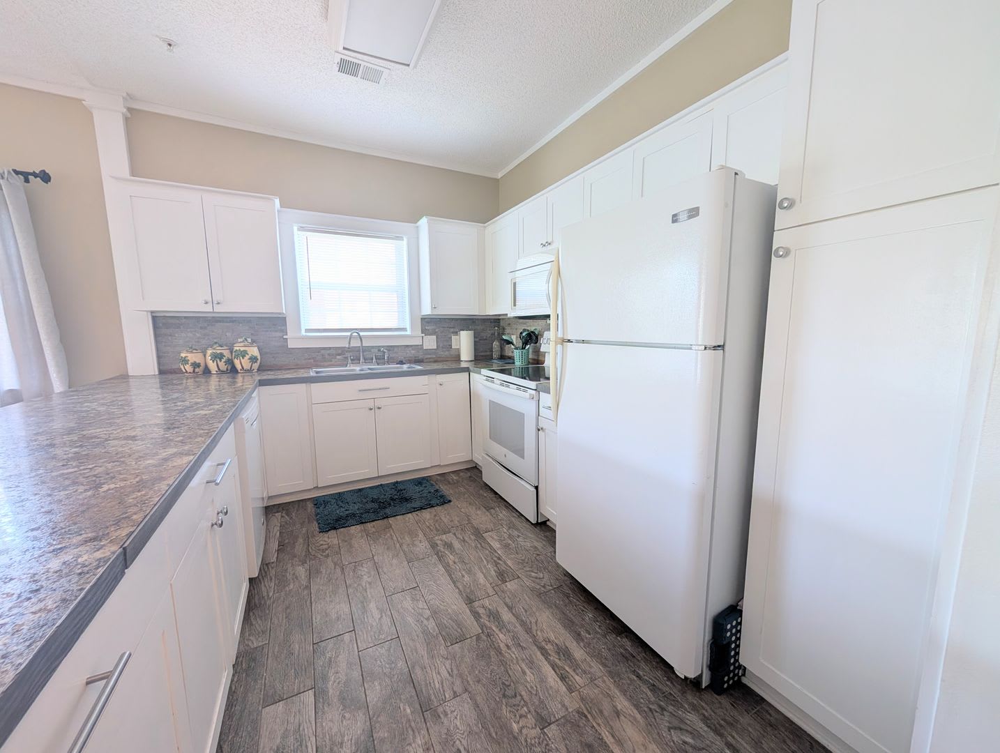 2 Bed 2 Bath Condo – photo 5