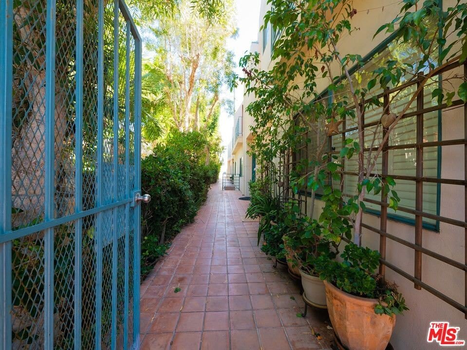 913 18TH St – photo 3