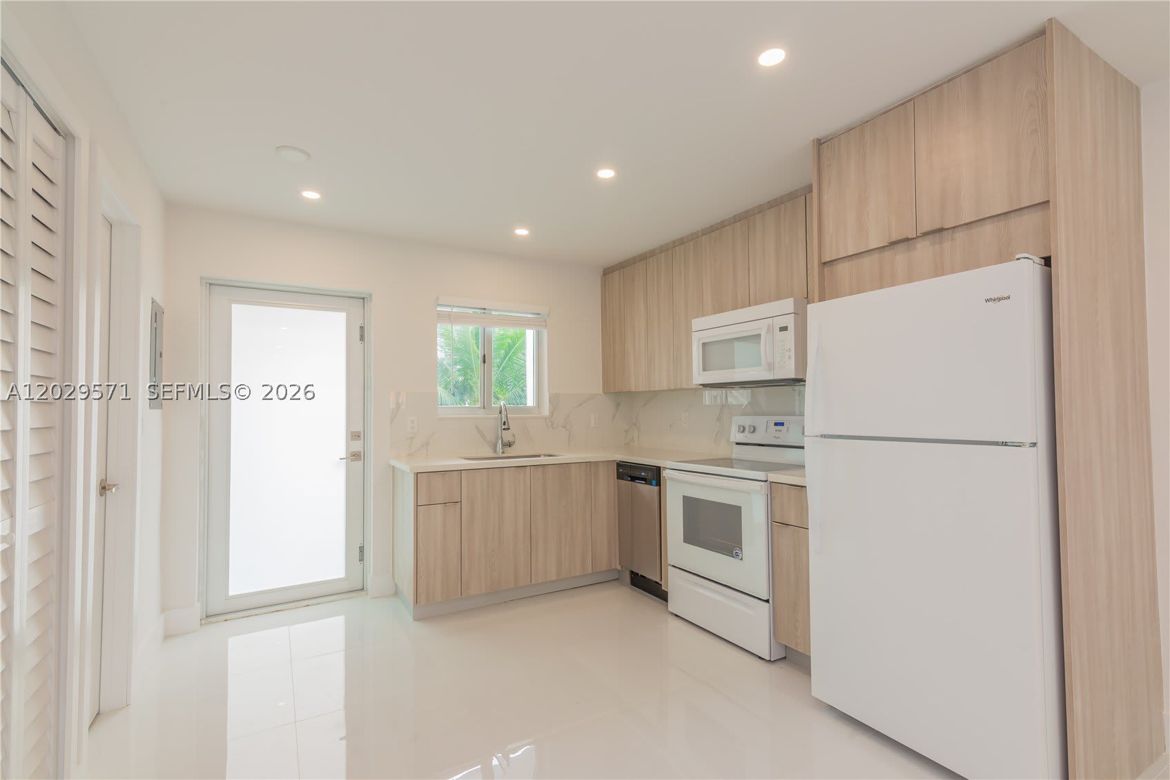 3755 NE 167th St – photo 4