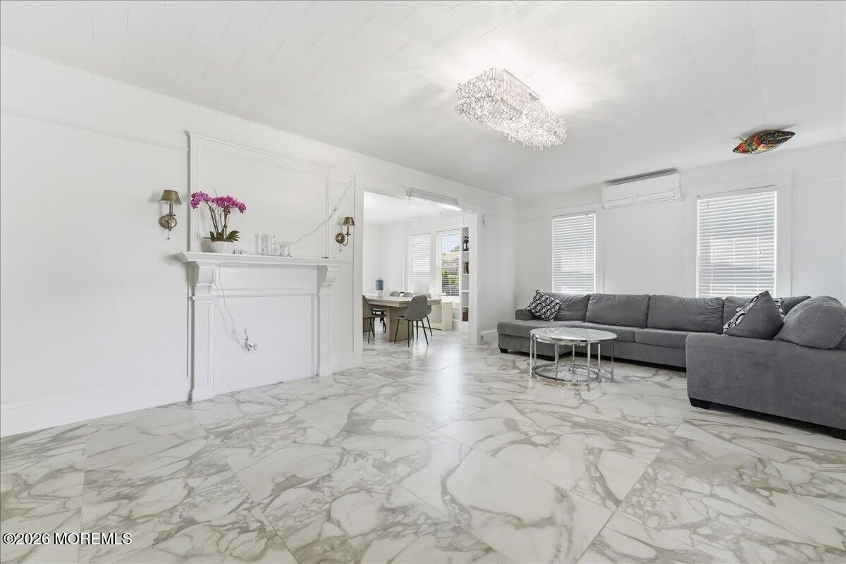 496 W Park Avenue – photo 2