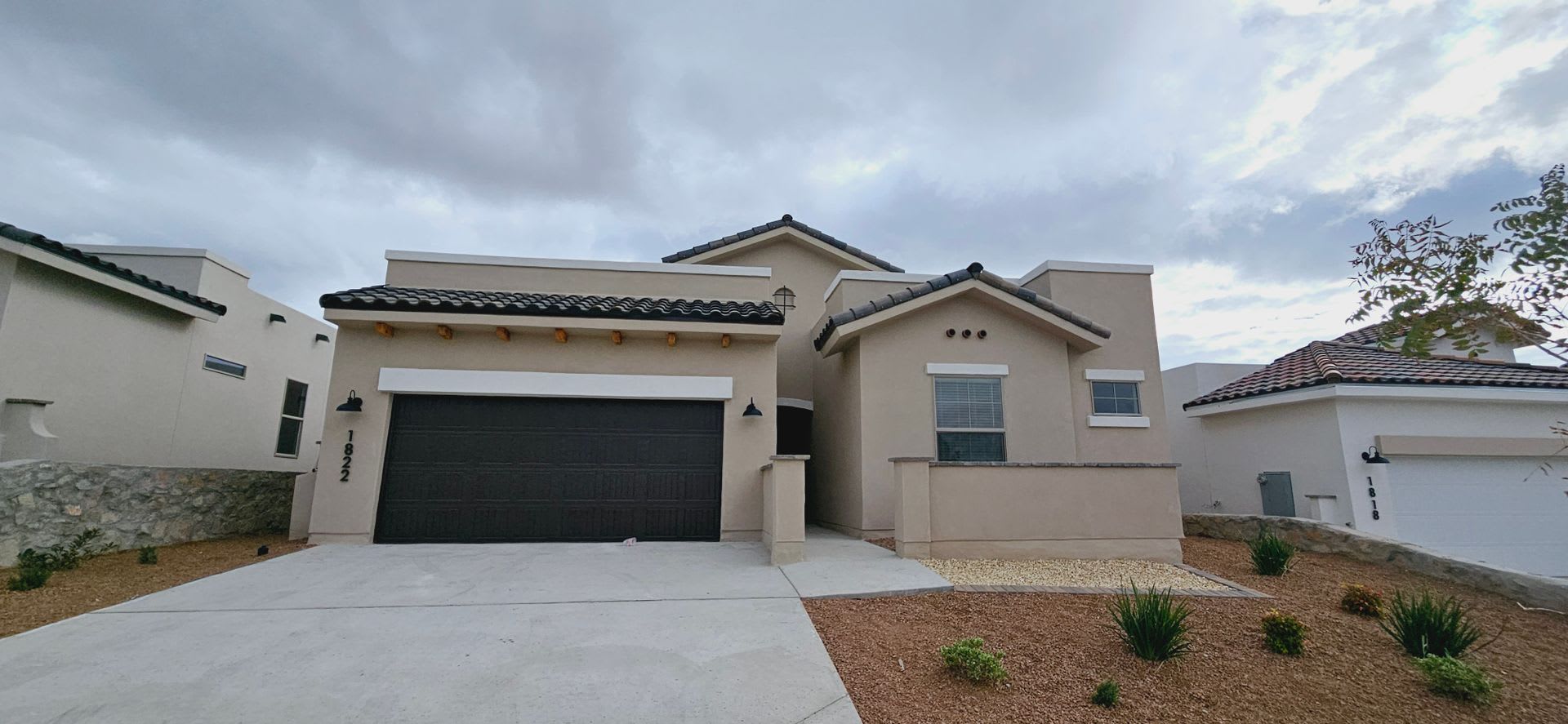 Stunning 4 bedroom, 2.5 bath home in West EL Paso! Special! Application or Admin Fee! – photo 1