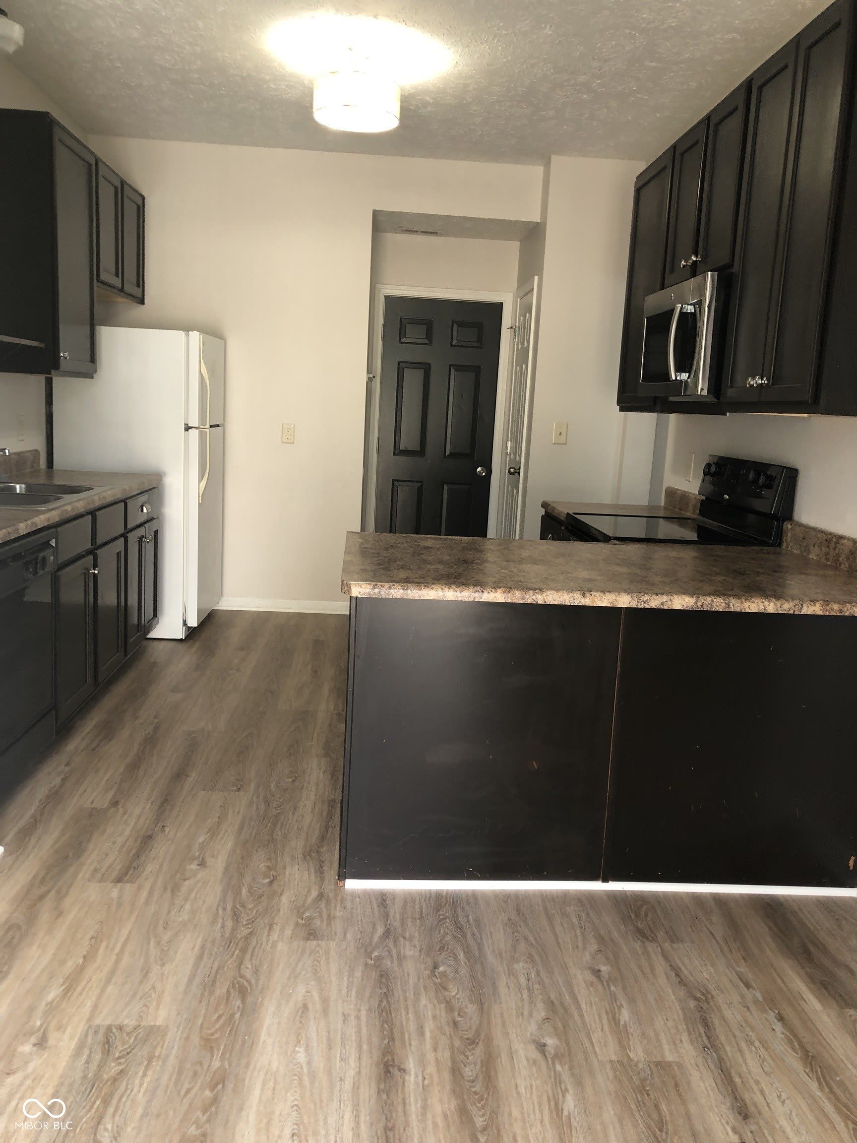 2424 Boyer Lane – photo 5