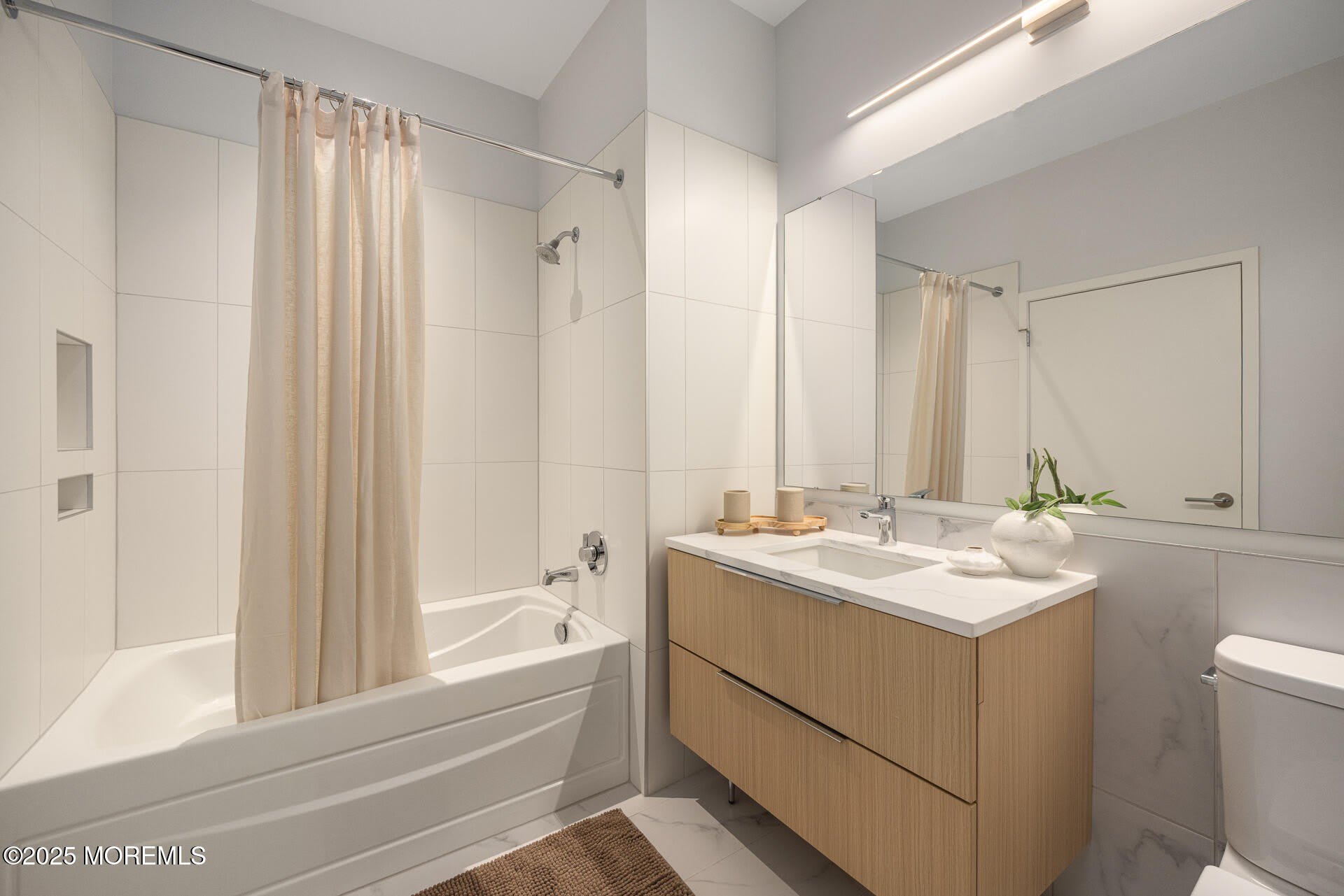 1150 Kingsley Street – photo 4