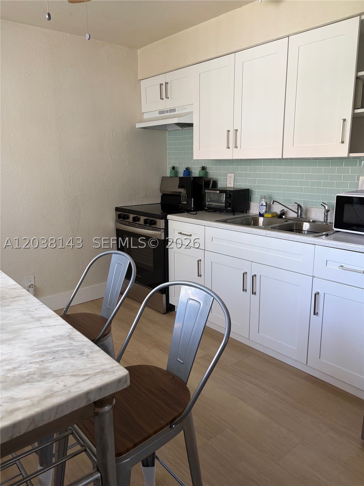 1635 Dewey St – photo 1