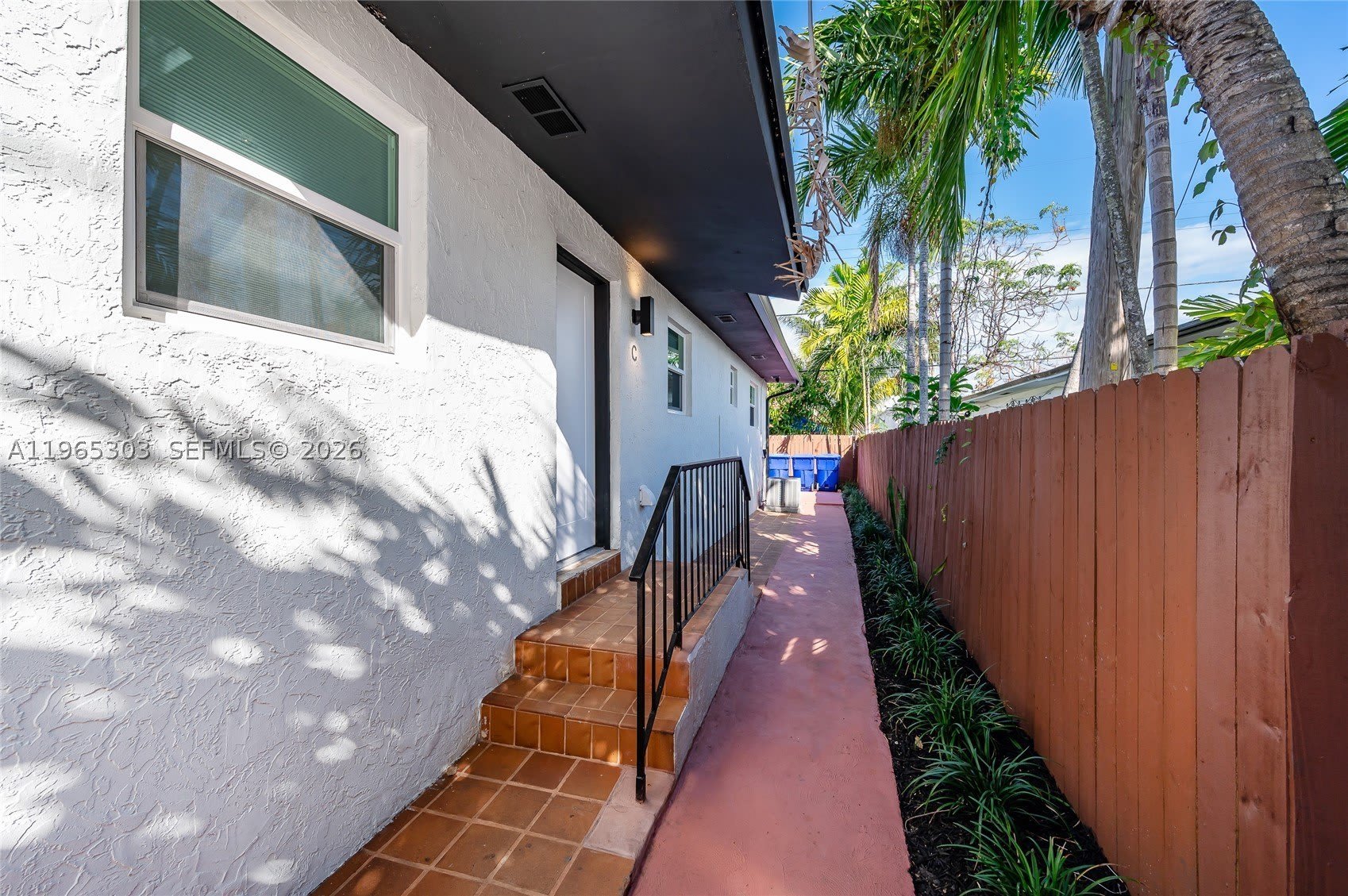 3321 NW 19th Ter – photo 1