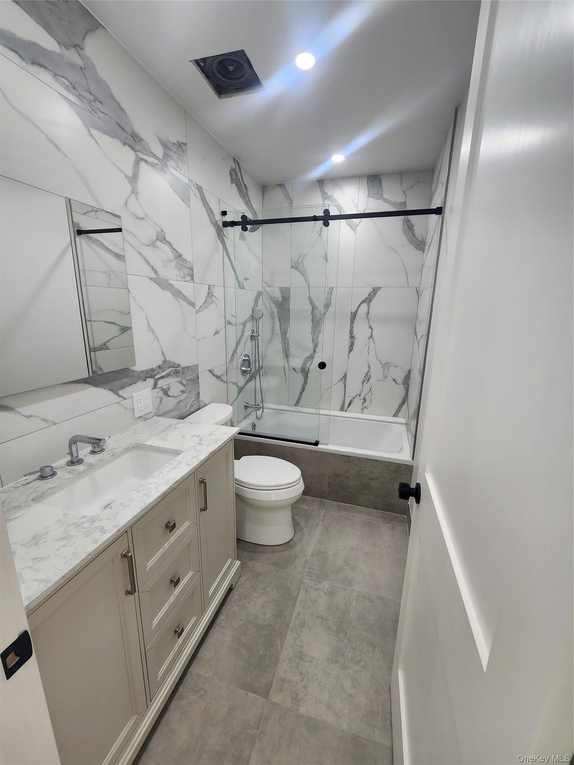 14 Hausman Street – photo 2