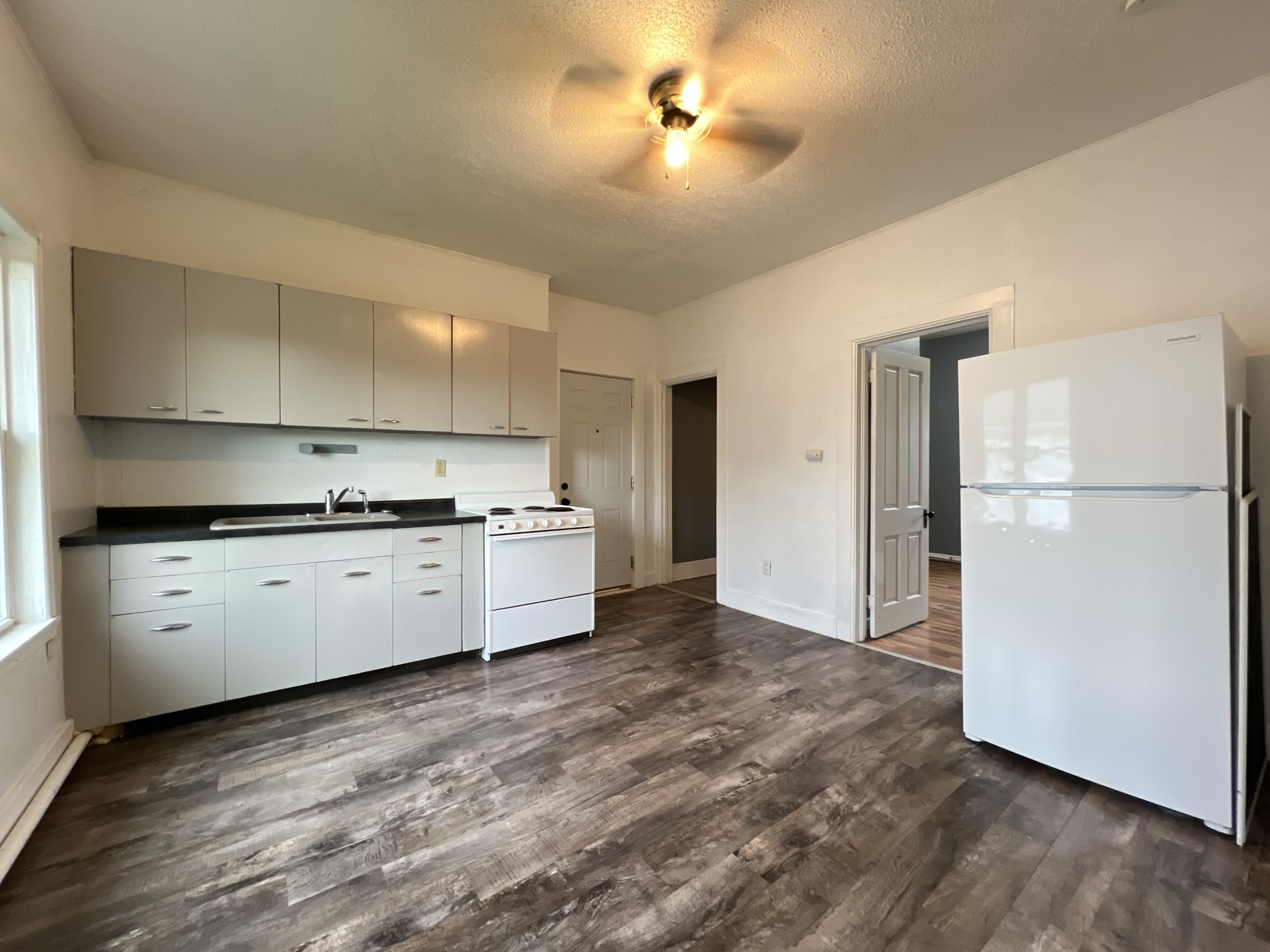 1010 1/2 Rhomberg Avenue – photo 3