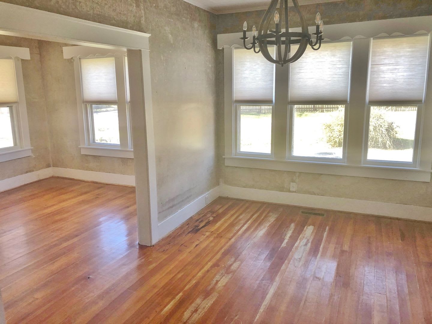 3 Bedrooms 1 Bath – photo 4