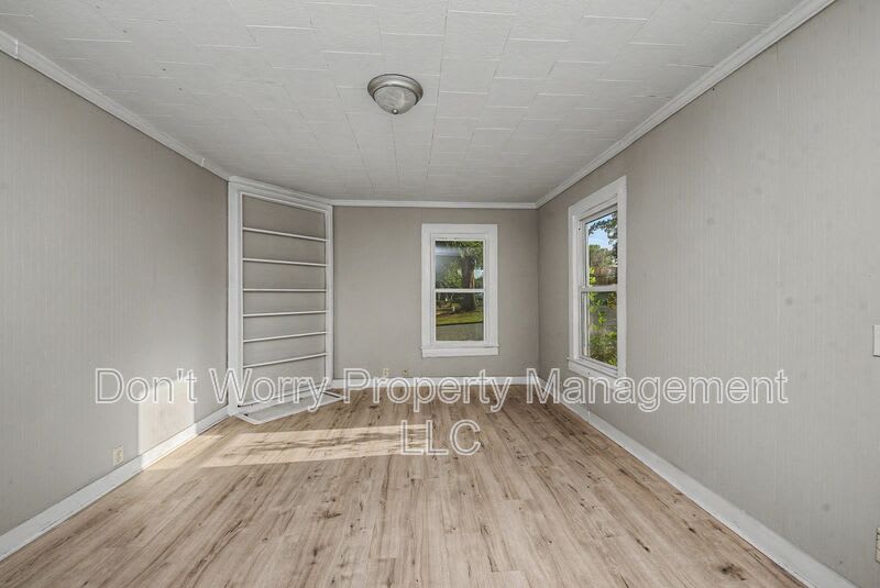 301 N 7th Ave – photo 2