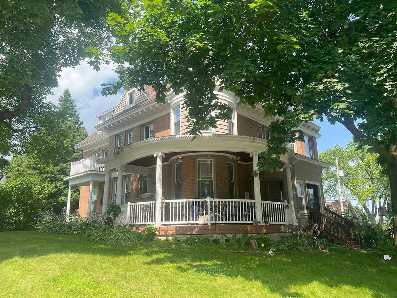 147 South 8th Avenue – photo 1
