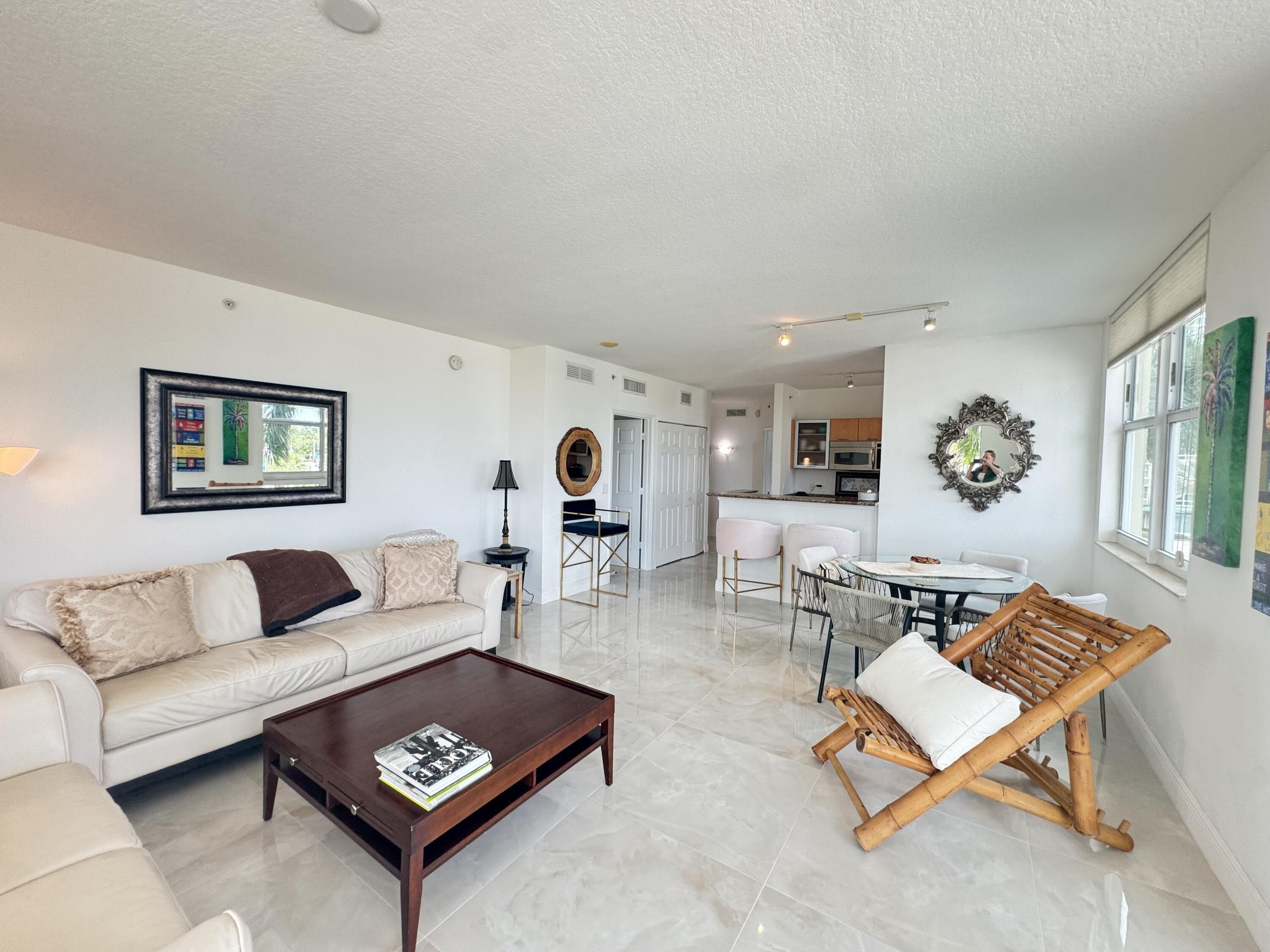 100 NE 6th Street – photo 1