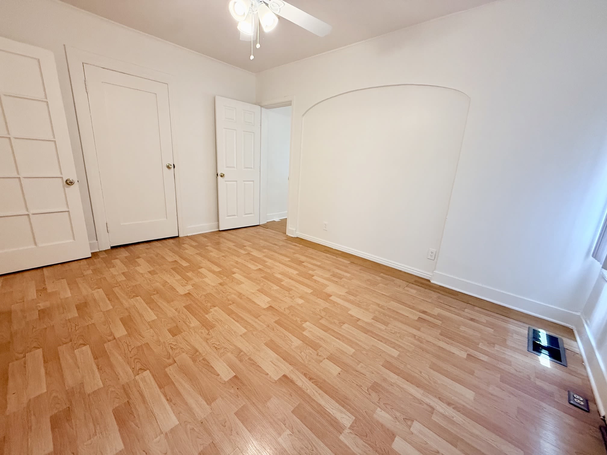 1511 1/2 North Hoover Street – photo 1