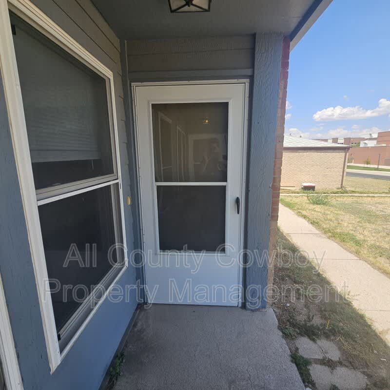 142 S Cribbon Ave – photo 4