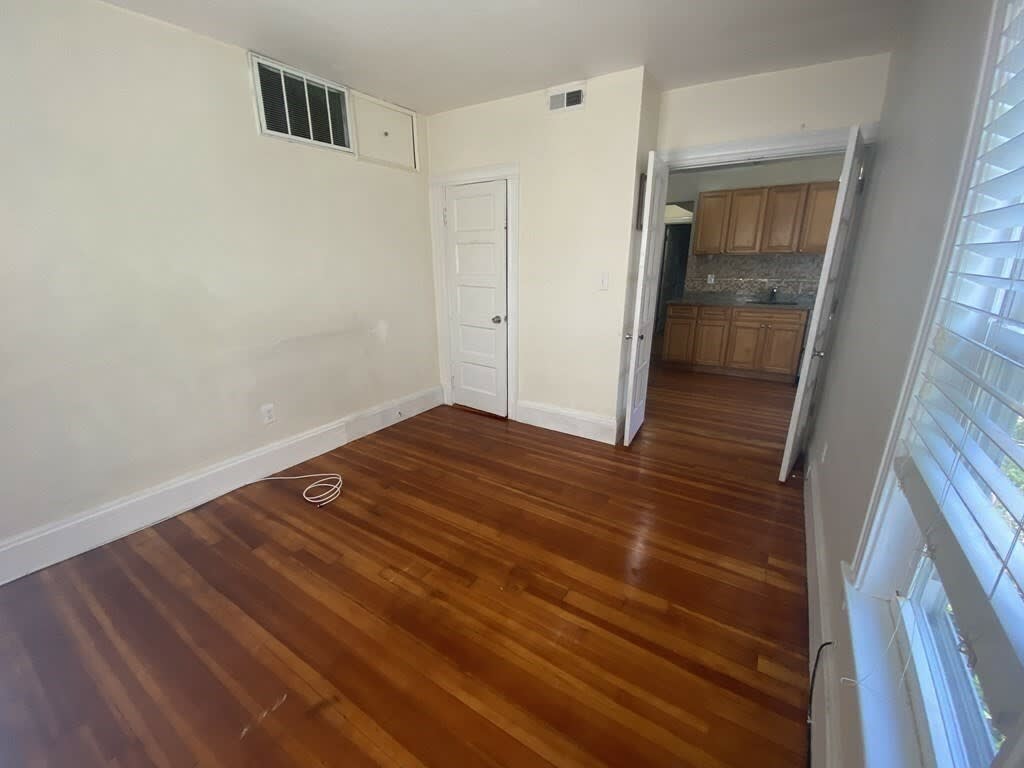 7 Oak Square Avenue – photo 5