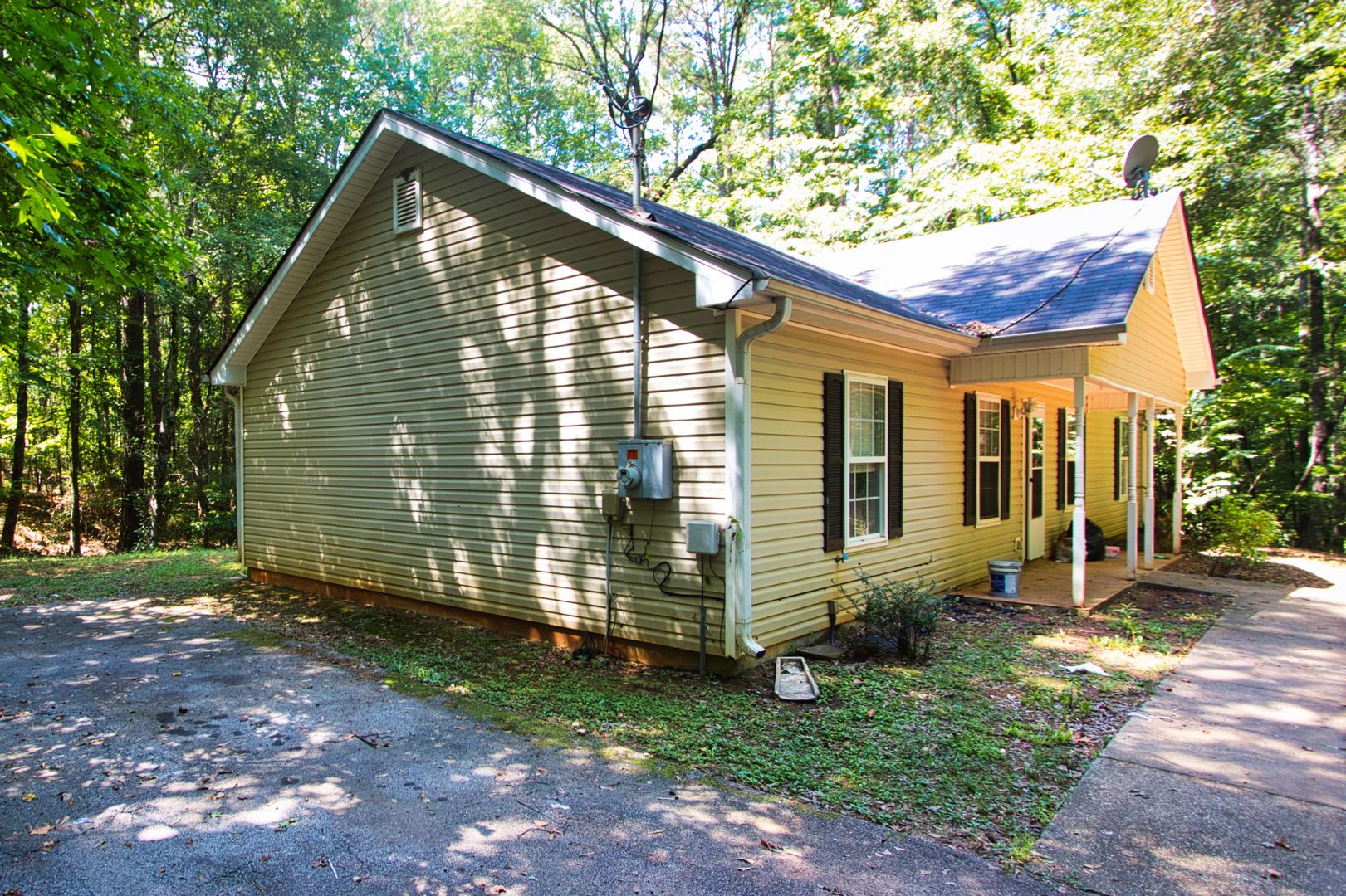 New Listing! 3 Bedroom 2 Bathroom Ranch in Covington! – photo 2