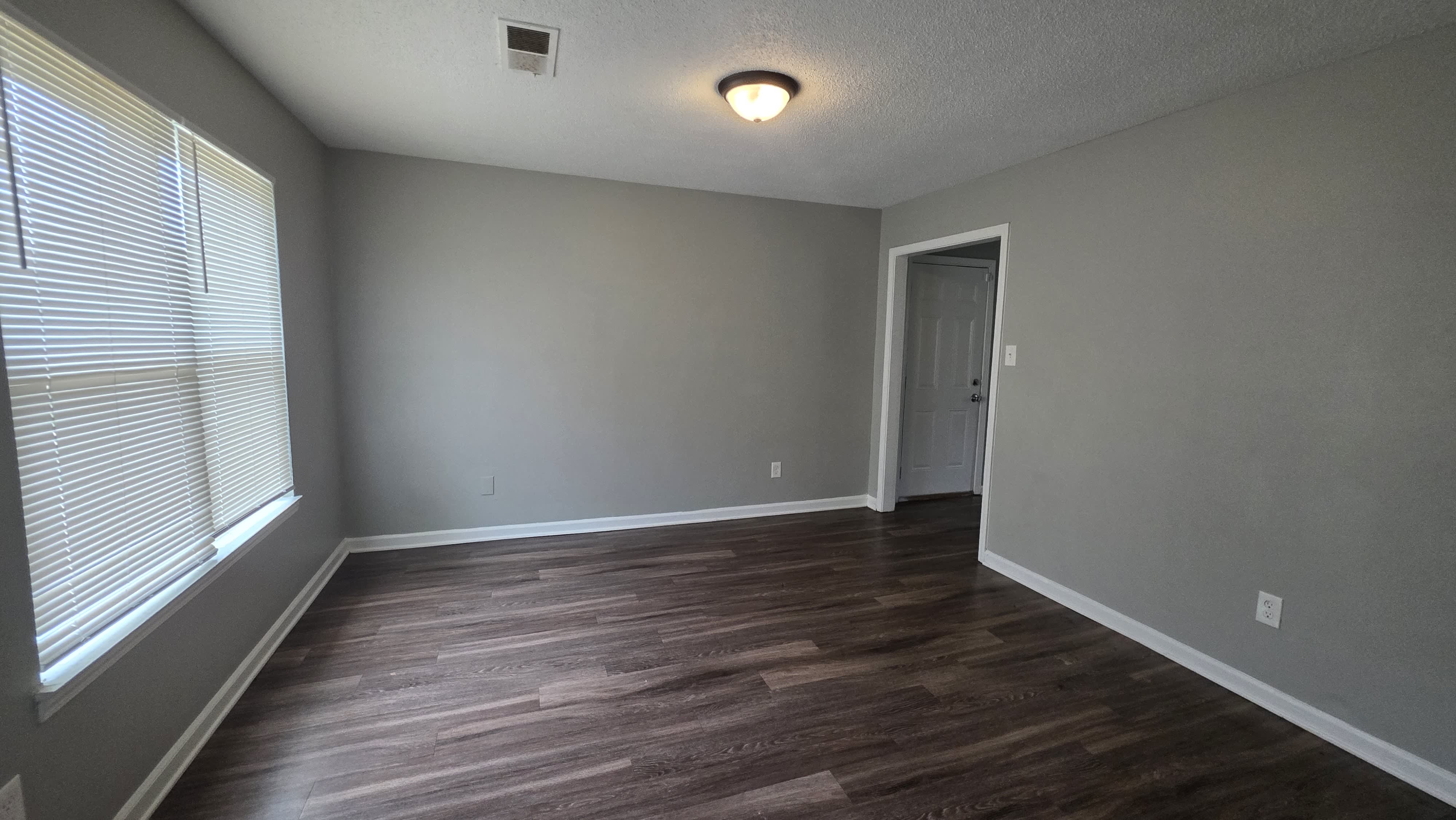 2504 Redvers Ave – photo 3