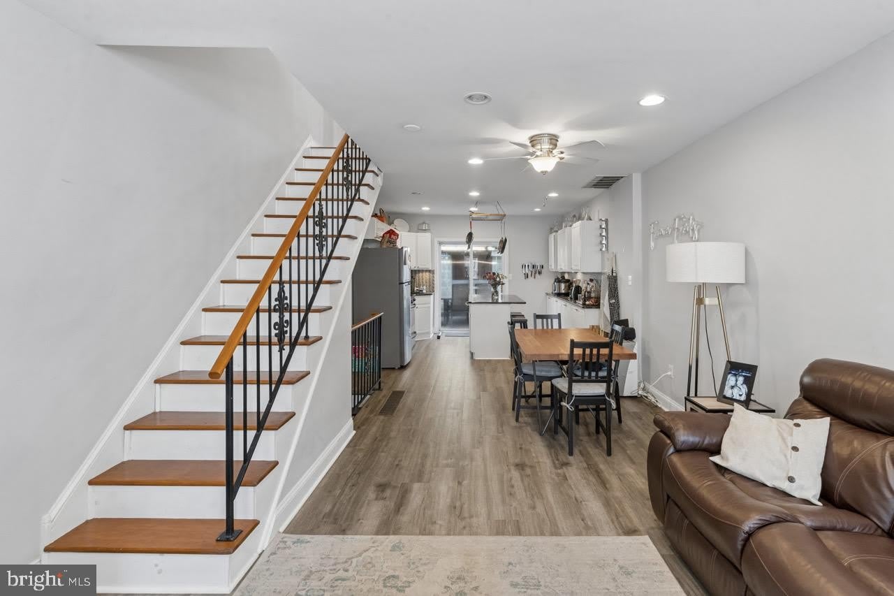 2139 MONTROSE Street – photo 2