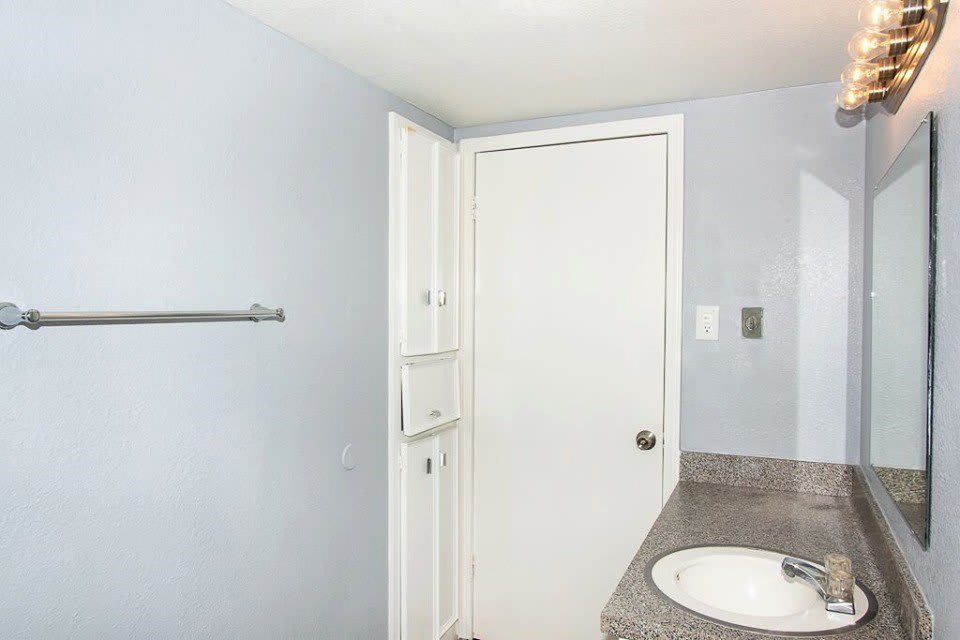 5826 S Alameda Street – photo 4