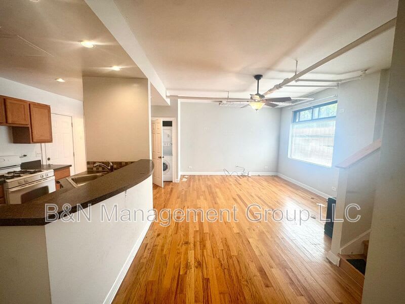 910 W Oakdale – photo 1
