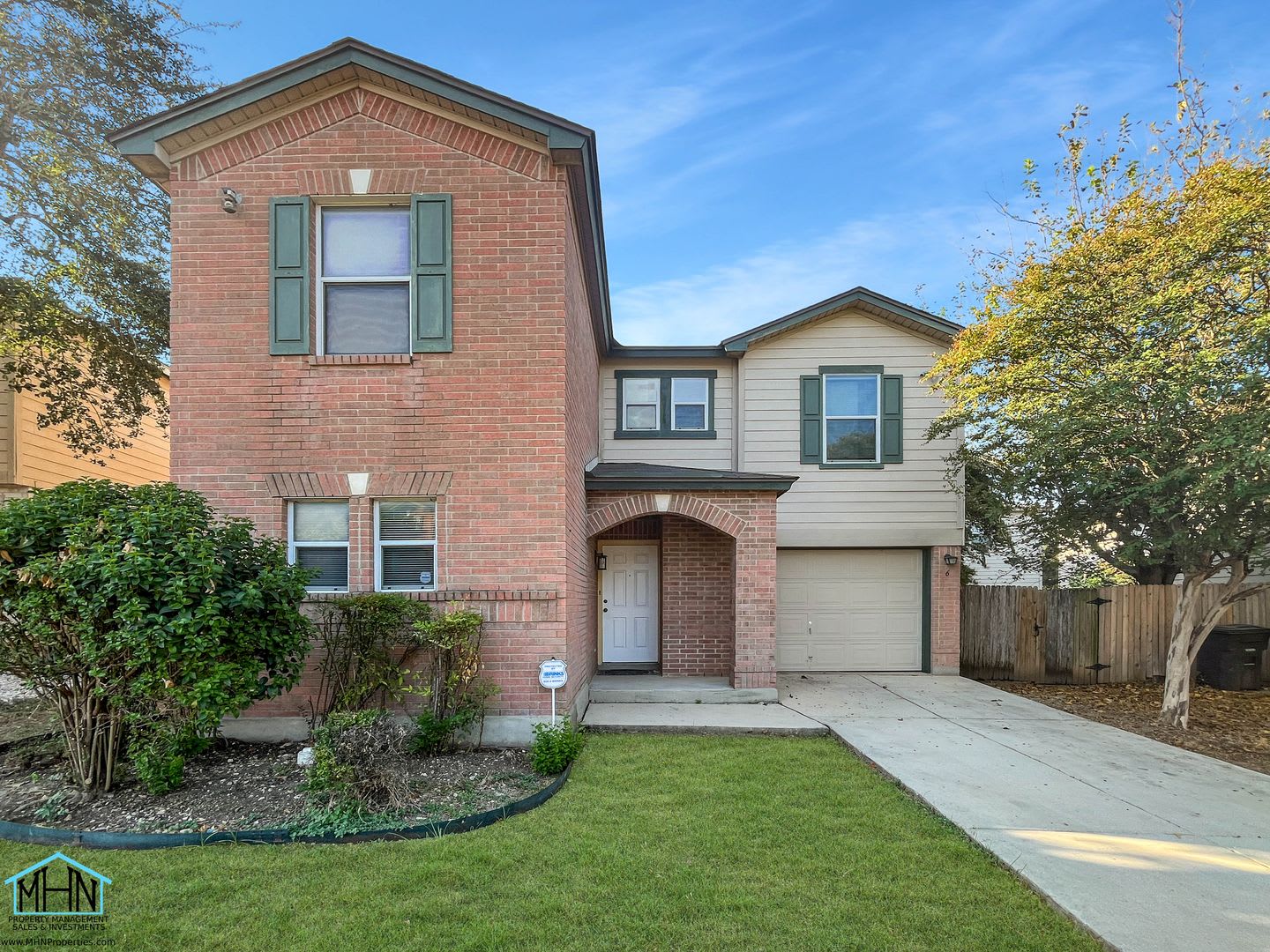 Beautifully Updated 2-Story 3-Bedroom, 2.5-Bathroom Gem Nestled in the Heart of San Antonio! – photo 1