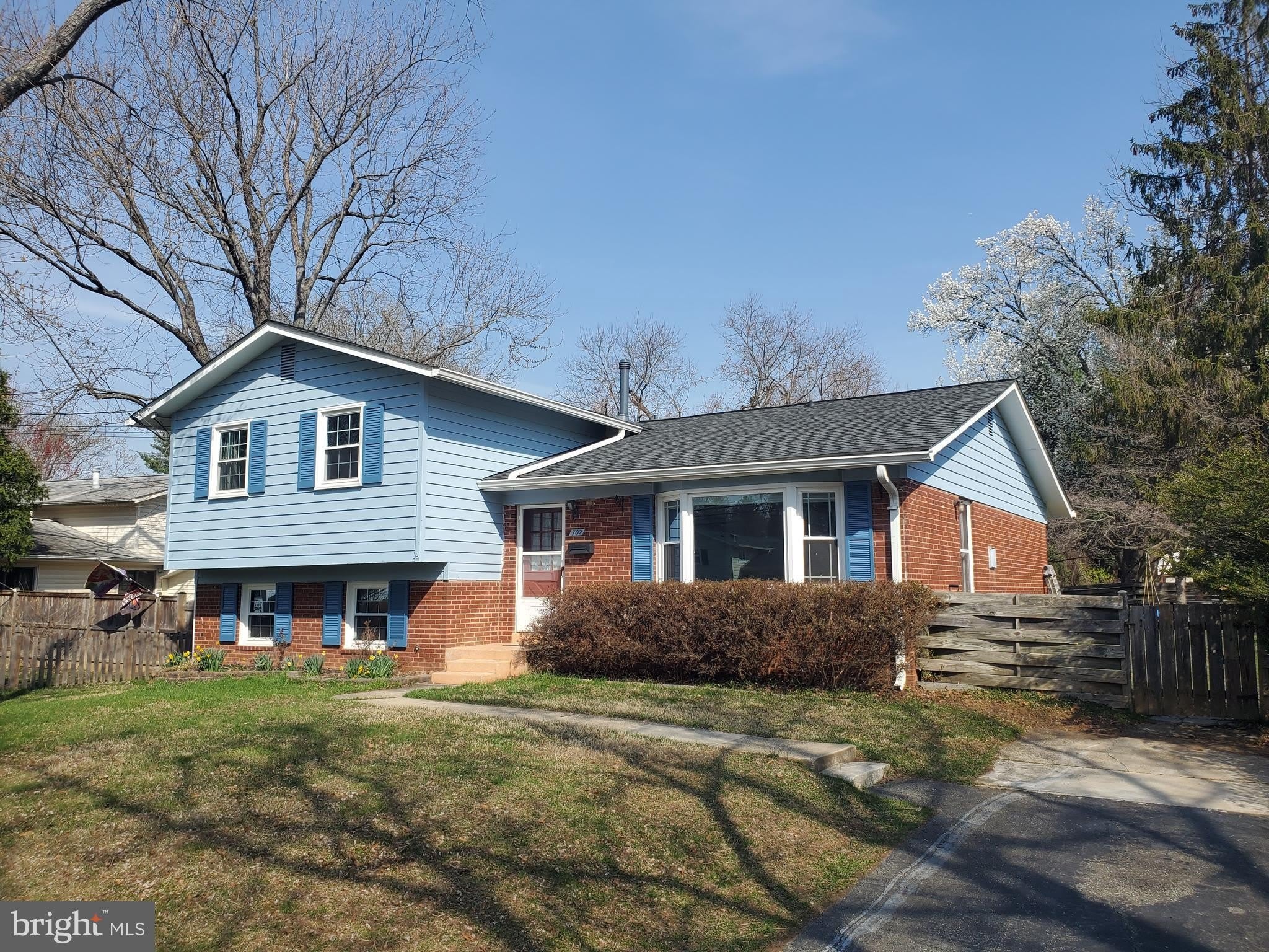 702 W EDMONSTON Drive – photo 3