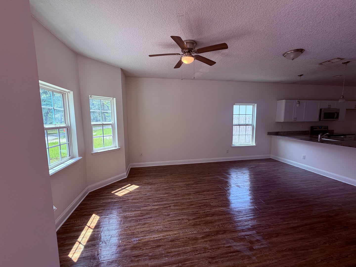3/2 Single Family Home Near 295 & Airport! – photo 4