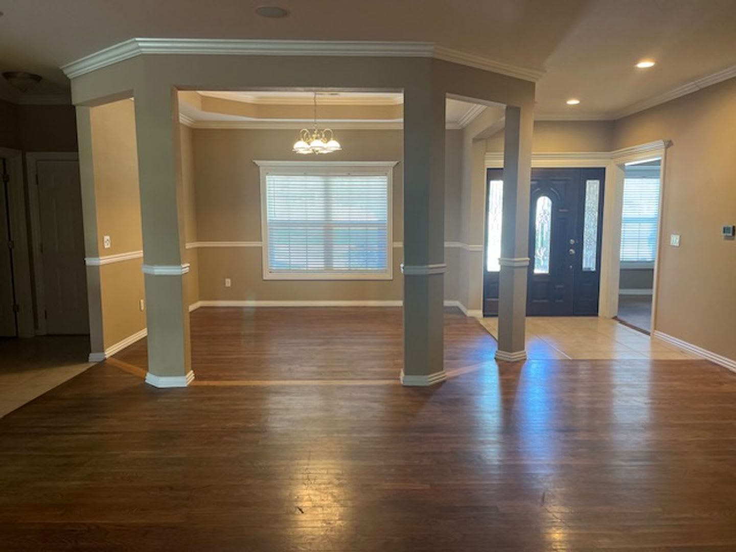 Bentonville 4 bedroom 3 car garage home near trails & Bentonville Square! – photo 4