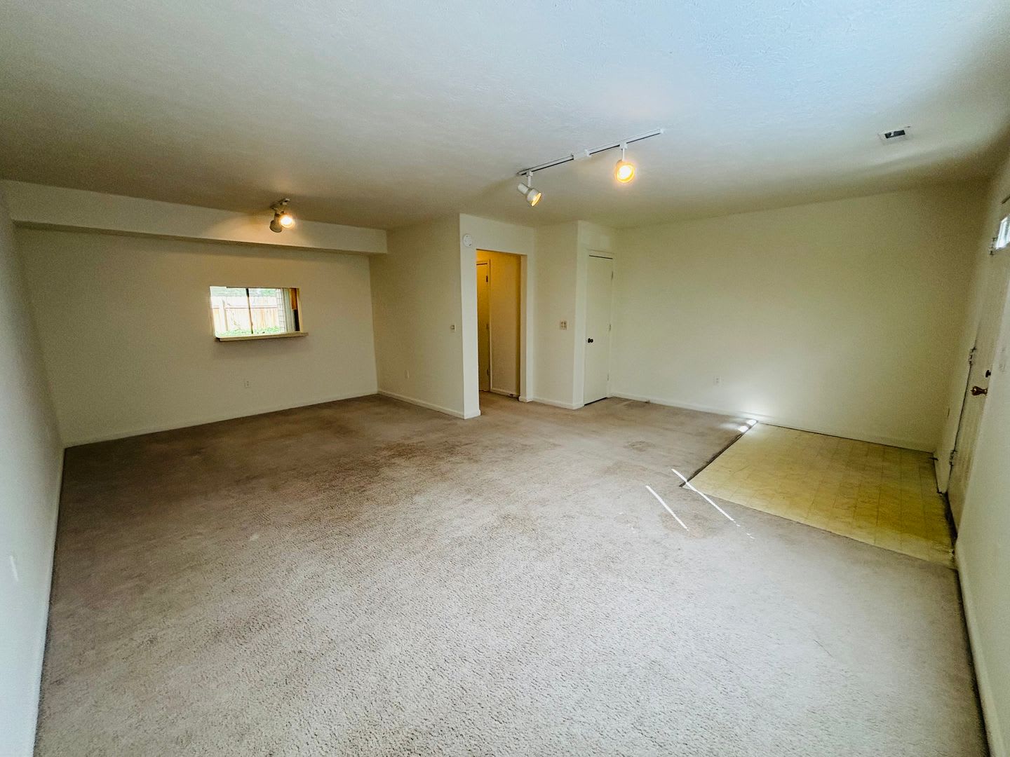 3 Bedroom 2.5 Bath Townhouse – photo 4