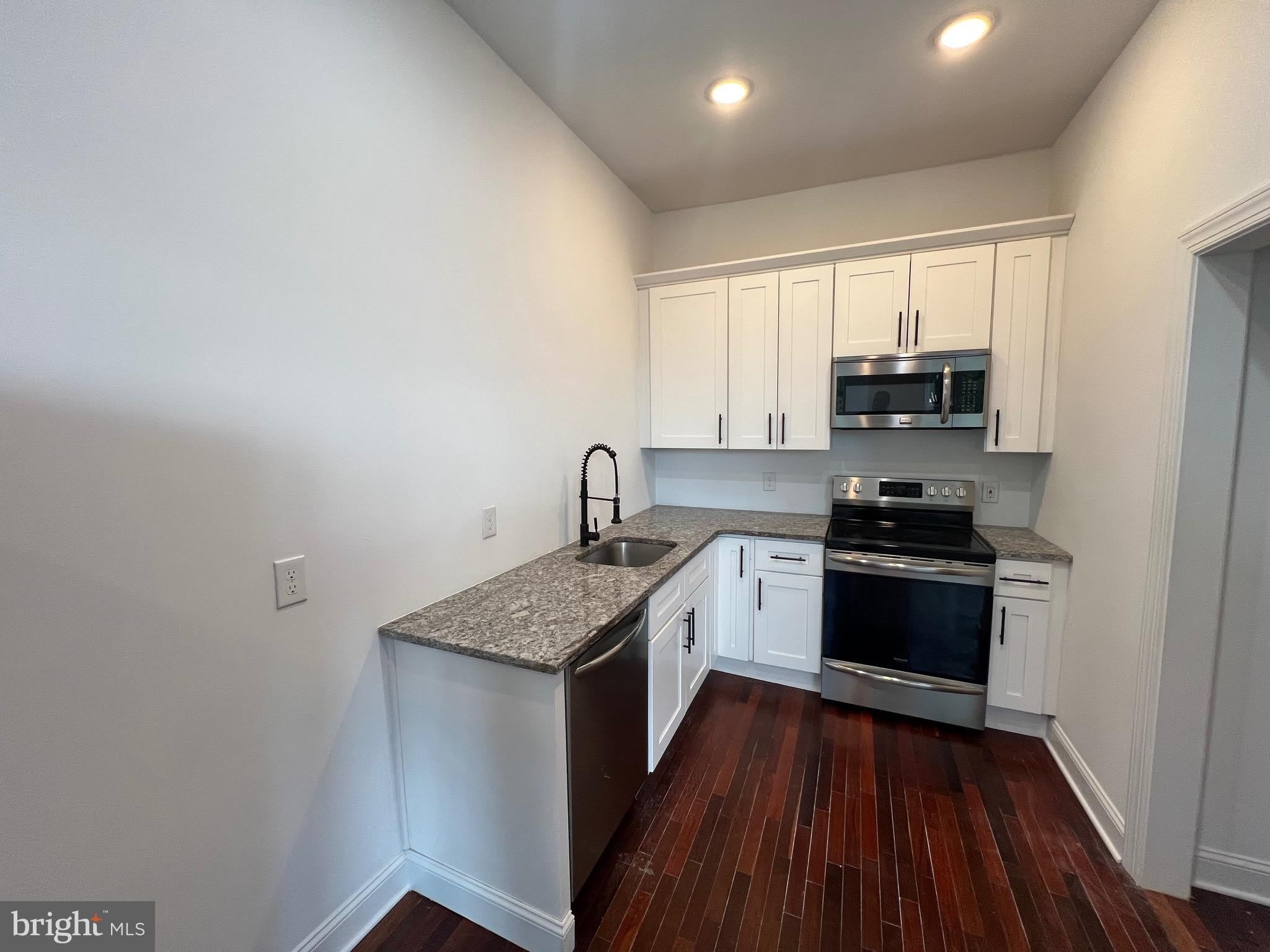 3228 W DIAMOND Street – photo 3