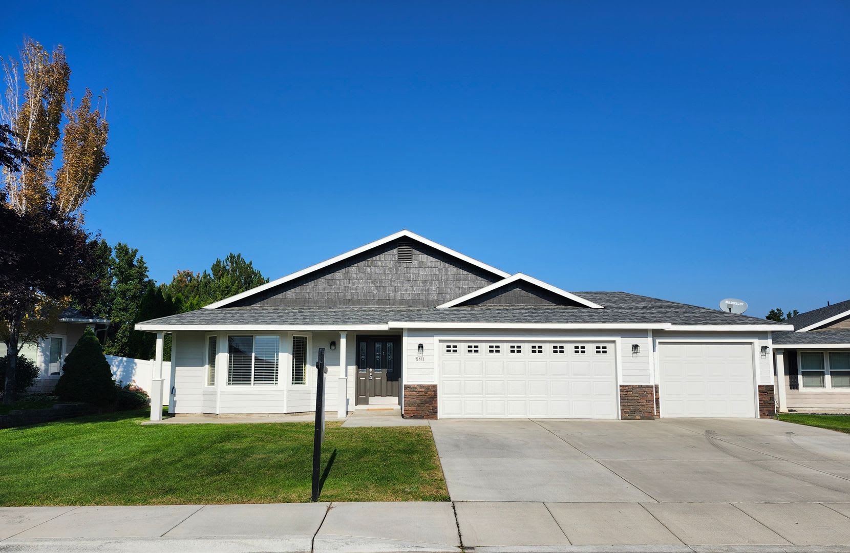 Spacious 3 bedroom/2 bath on Cul-de-Sac, 3 Car Garage! – photo 1